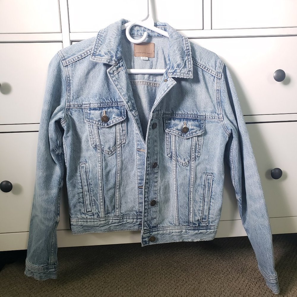 American Eagle Light Wash Jean Jacket